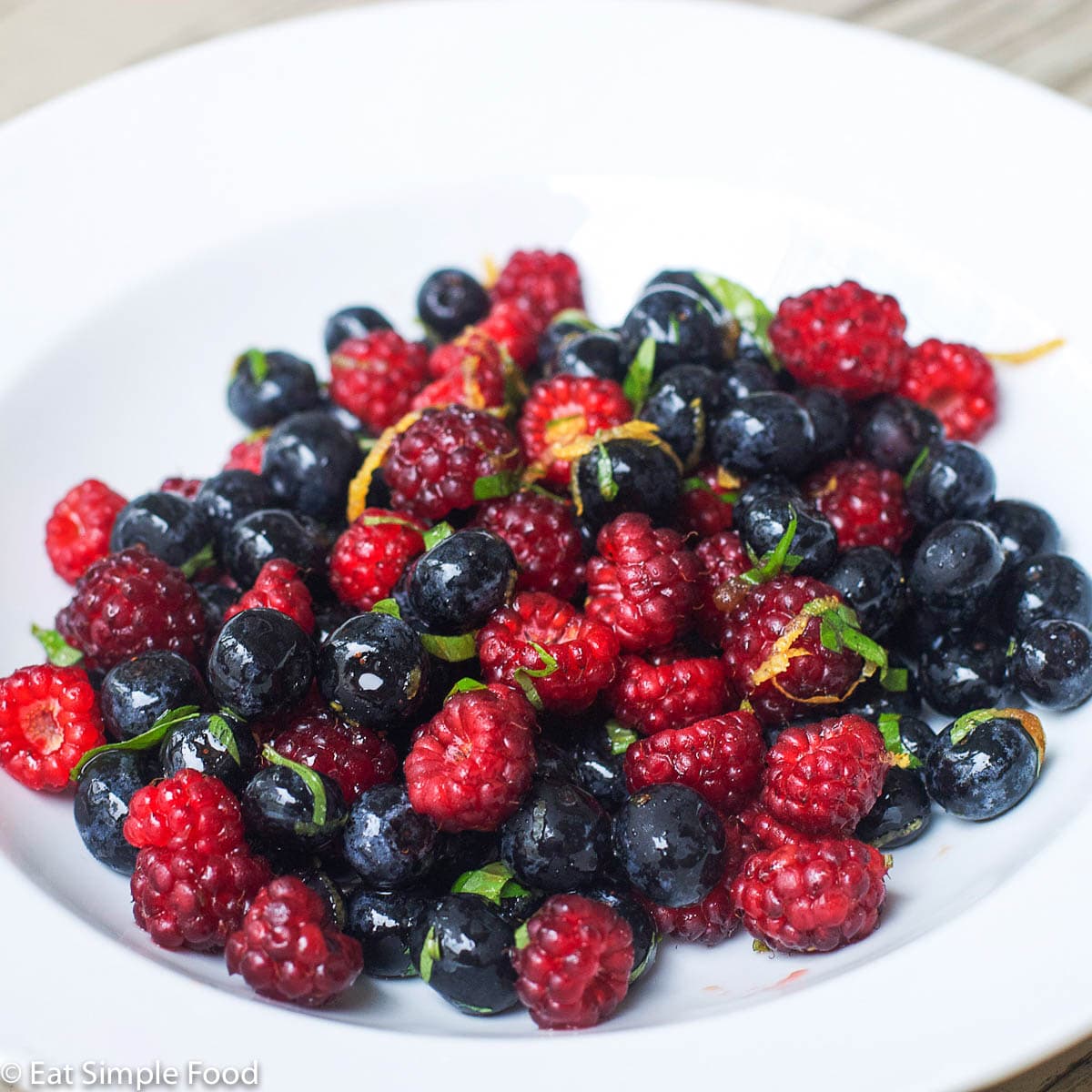 Indbildsk Steward Refinement Fresh Mixed Berry Gazpacho Dessert Recipe / Video - Eat Simple Food
