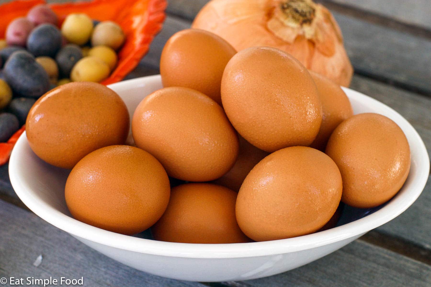 https://eatsimplefood.com/wp-content/uploads/2020/04/Perfect-Boiled-Eggs-Recipe-EatSimpleFood.com_.jpg