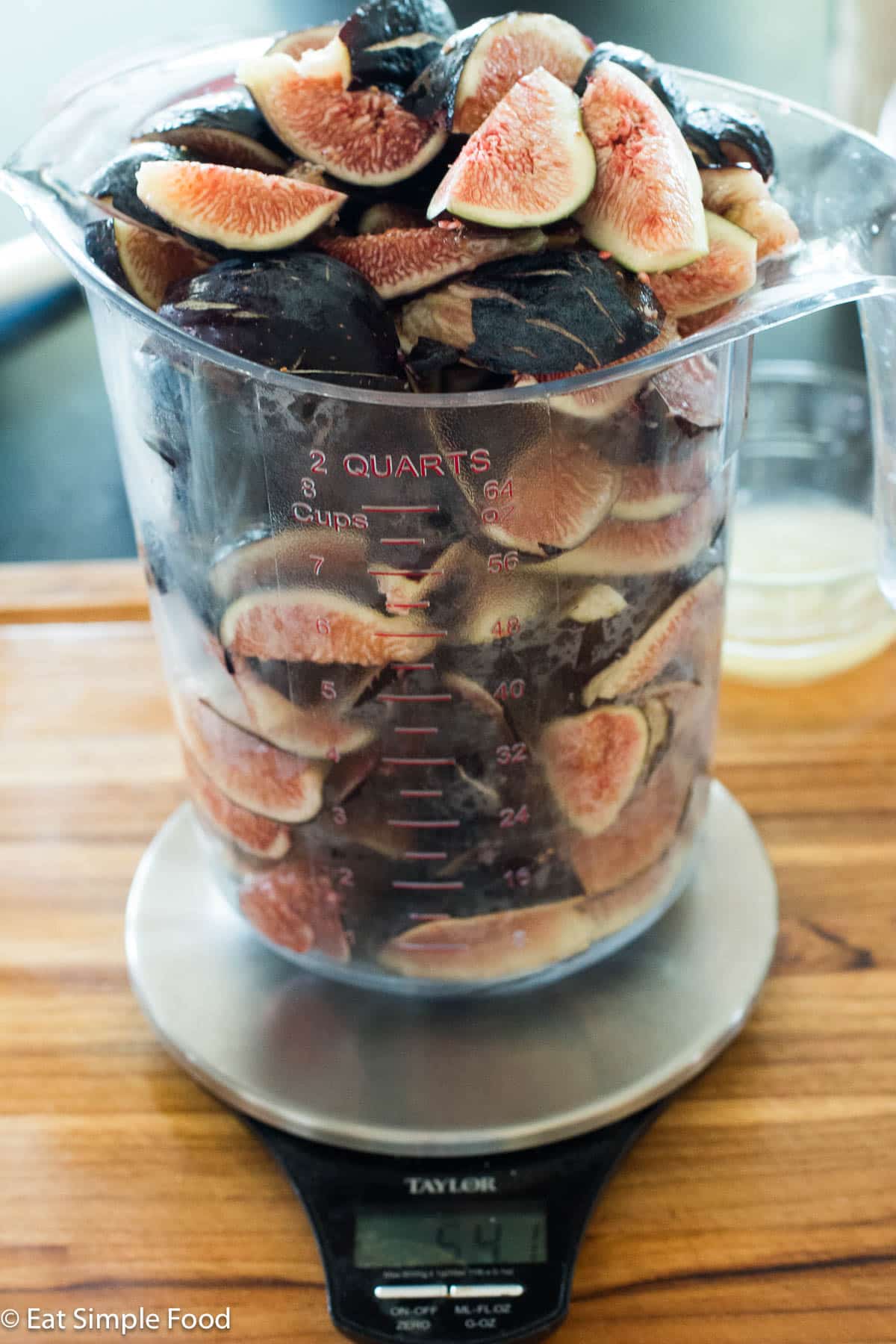 10 cups of figs on a scale weighing 54 ounces.